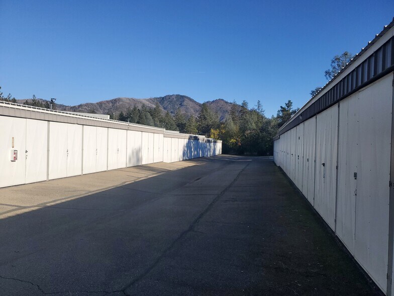 More Photos Of 20707 Lakeshore Dr, Lakehead Self Storage For Sale