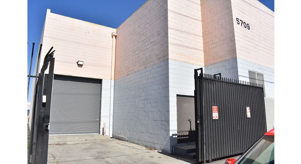 More Photos Of 5701-5709 S San Pedro St, Los Angeles Manufacturing For Lease