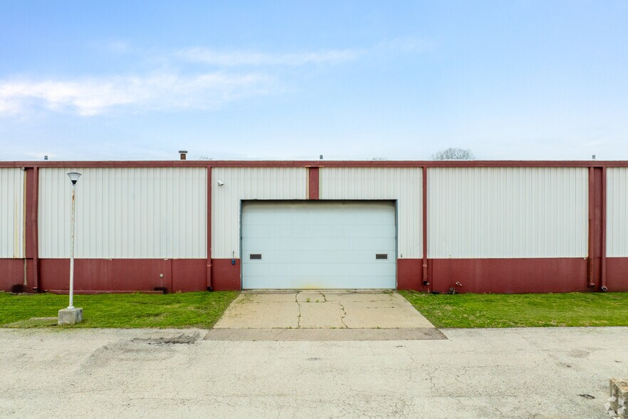 More Photos Of 4750 Hiawatha Dr, Rockford Manufacturing For Sale