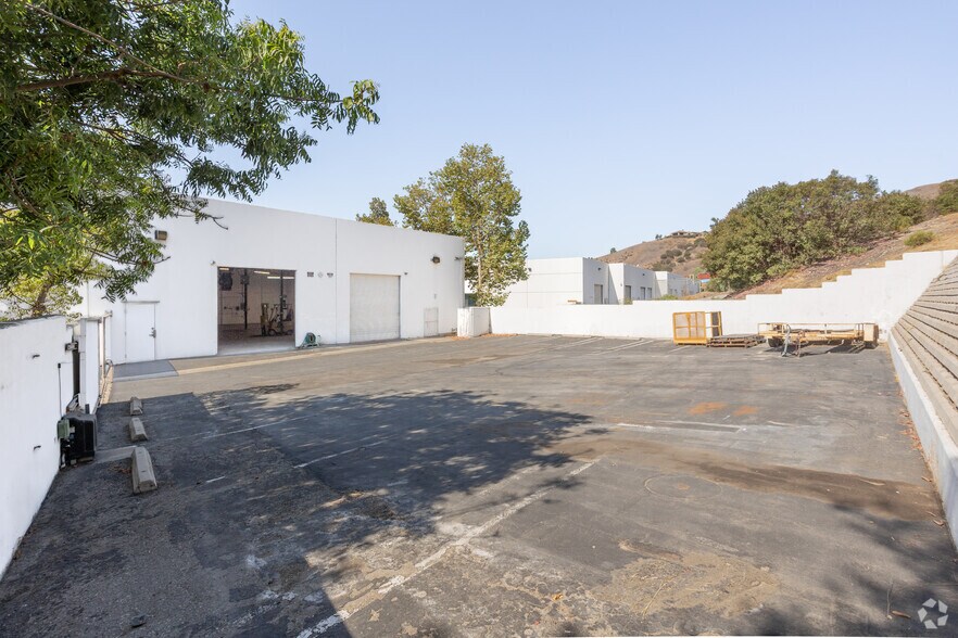 More Photos Of 23671-23675 Via Del Rio, Yorba Linda Light Manufacturing For Sale