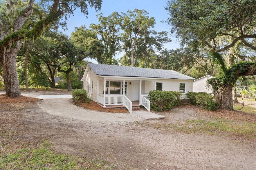 More Photos Of 27 Miller Dr W, Beaufort Office Residential For Sale