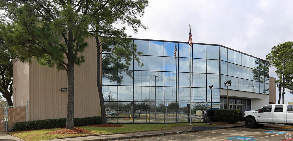 More Photos Of 722 Fairmont Pky, Pasadena Light Manufacturing For Lease