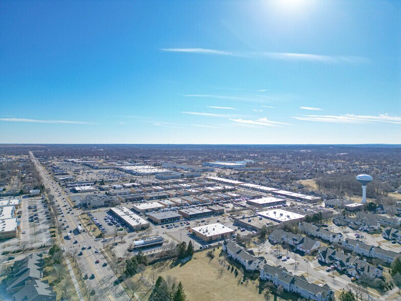 More Photos Of 1541-1543 Bourbon Pky, Streamwood Light Distribution For Lease