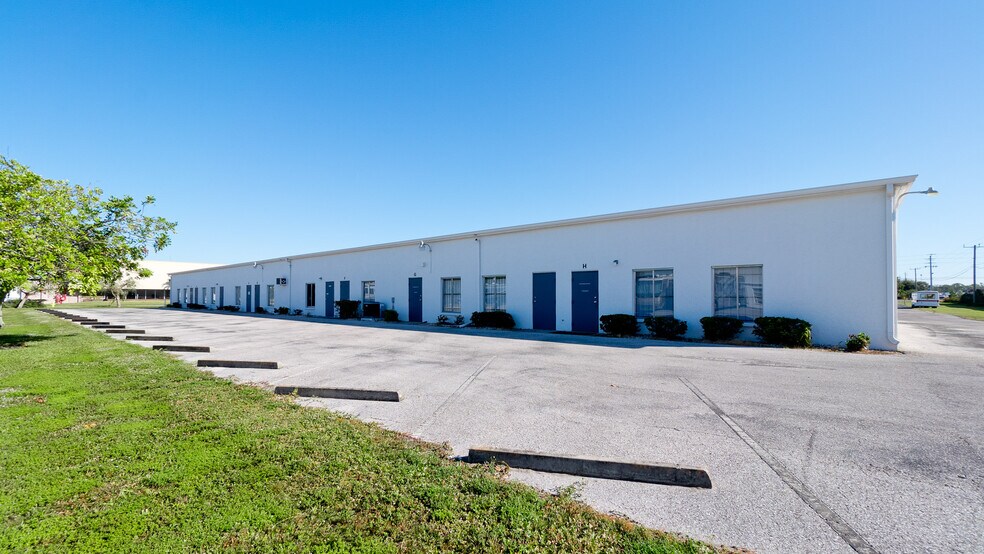 More Photos Of 1390 Commerce Blvd, Sarasota Unknown For Lease