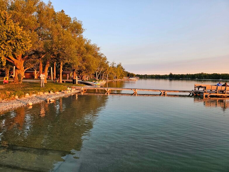 More Photos Of 18730 Fireside Hwy, Presque Isle Hotel For Sale