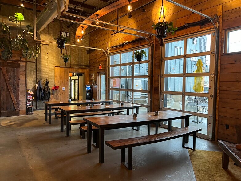 More Photos Of 1401-1431 Northern Ct, Madison General Retail For Sale