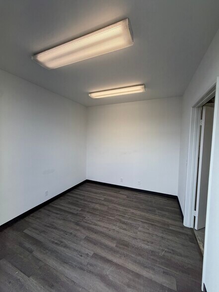 More Photos Of 2244 S Santa Fe Ave, Vista Manufacturing For Lease