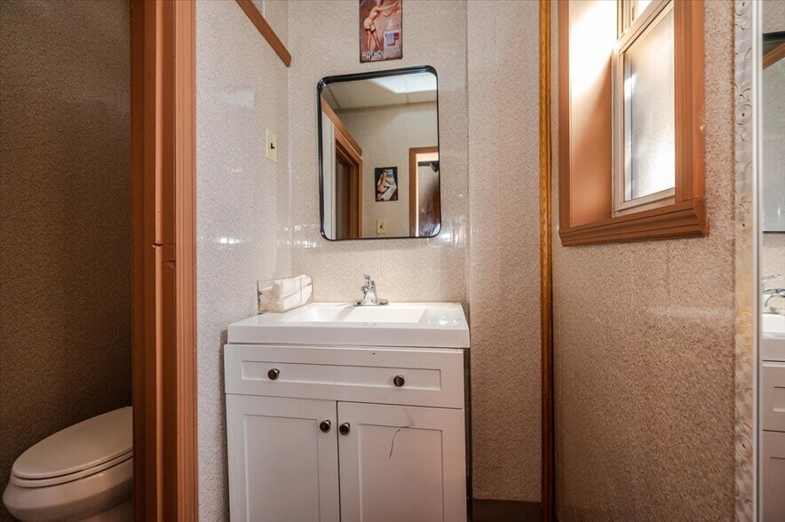 More Photos Of 2918 Bruckner Blvd, Bronx Bar For Sale