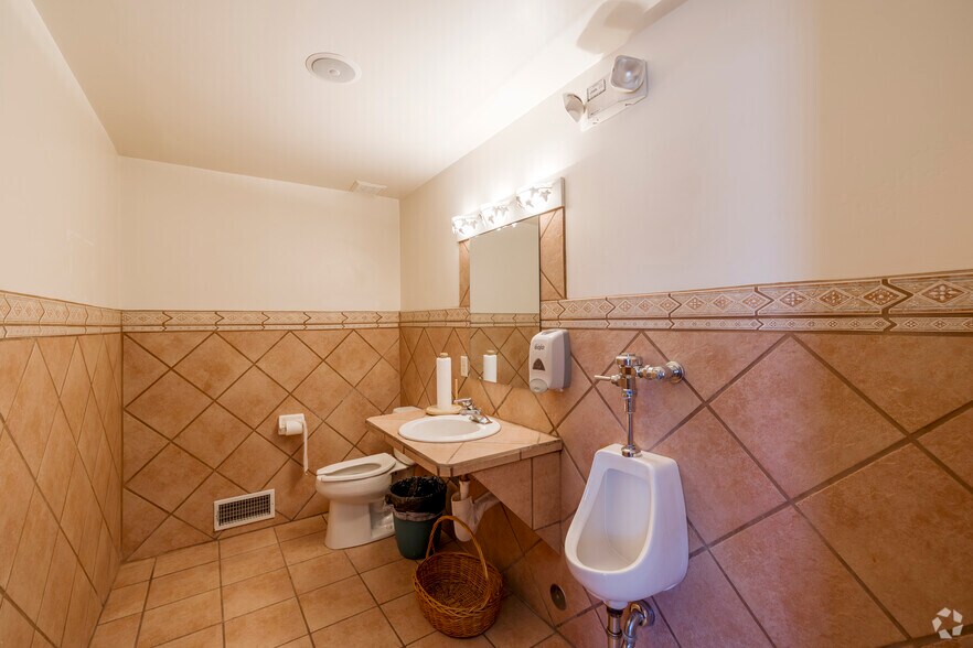 More Photos Of 2410 E Route 66, Flagstaff General Retail For Sale