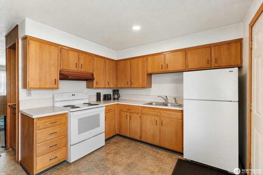 More Photos Of 1011-1015 S 48th Ave, Yakima Apartments For Sale