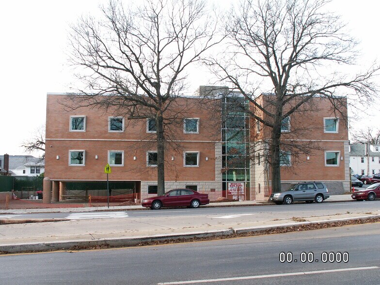 More Photos Of 44-02 Francis Lewis Blvd, Bayside Medical For Lease