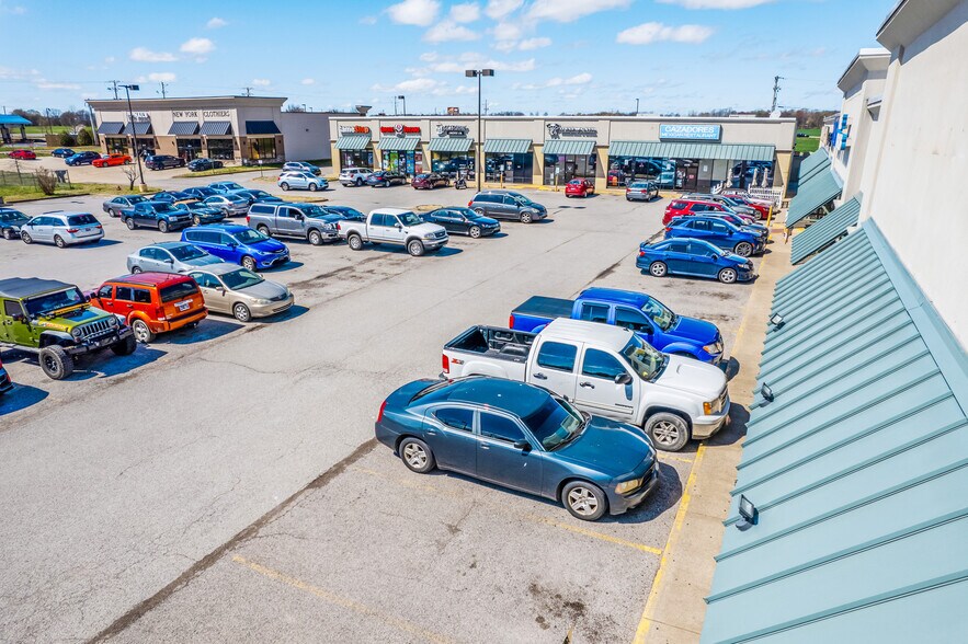 More Photos Of 200-266 Segler Dr, Oak Grove General Retail For Sale