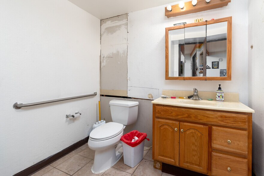 More Photos Of 4450 Enterprise St, Fremont Manufacturing For Sale