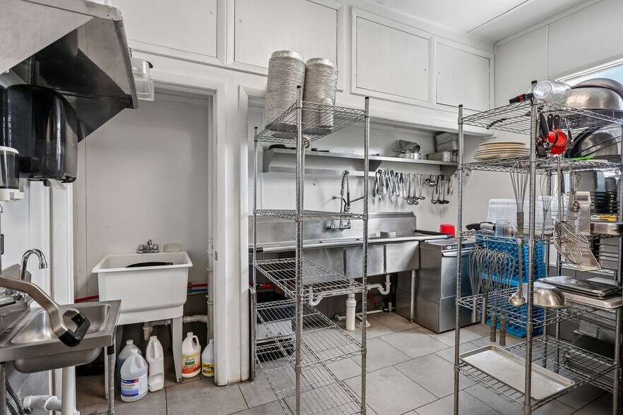 More Photos Of 206 W Spruce St, Gillespie Religious Facility For Sale