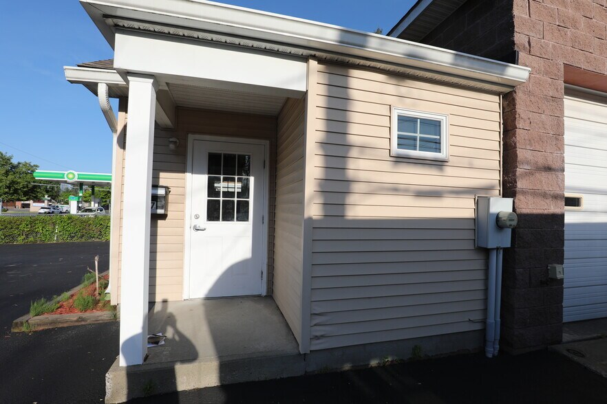 More Photos Of 337 Broadway, Kingston Freestanding For Sale