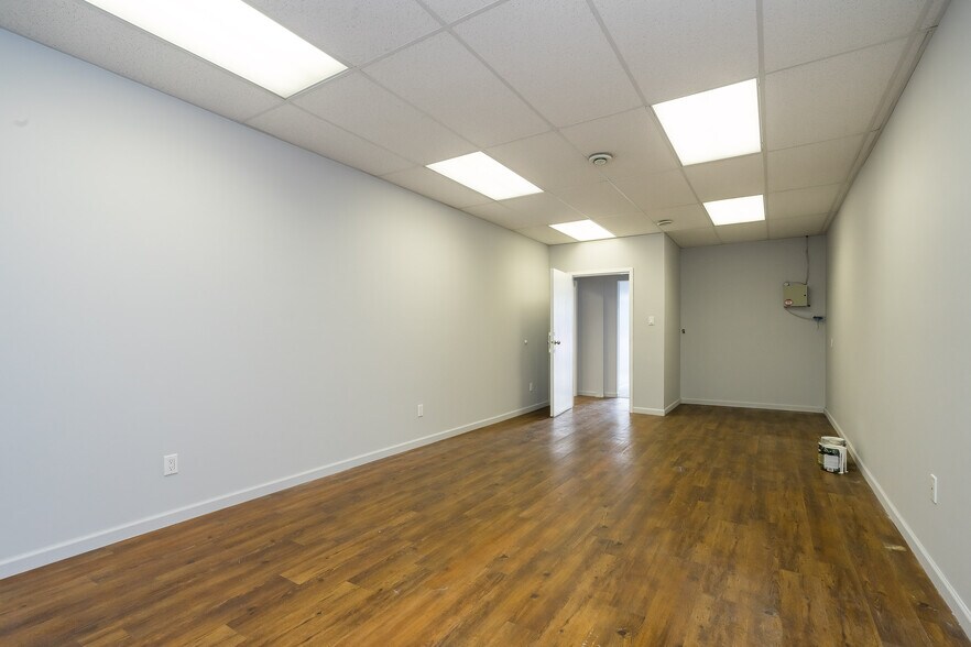 More Photos Of 13761 116 Ave, Surrey Flex For Lease