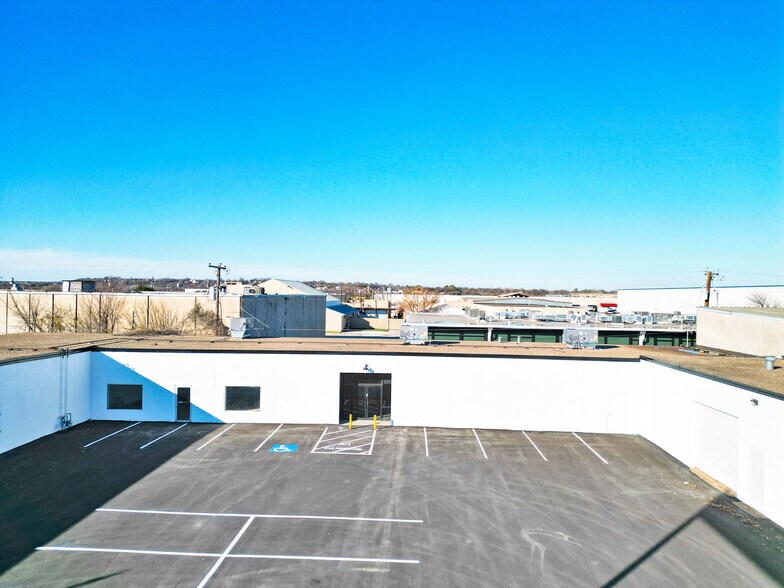 More Photos Of 2700 White Settlement Rd, Fort Worth Showroom For Lease