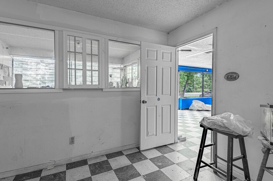 More Photos Of 316 Highway 190 E, Huntsville Auto Repair For Sale