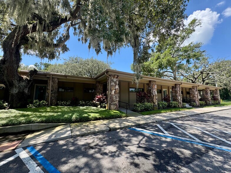 More Photos Of 911-917 S Parsons Ave, Brandon Office For Lease