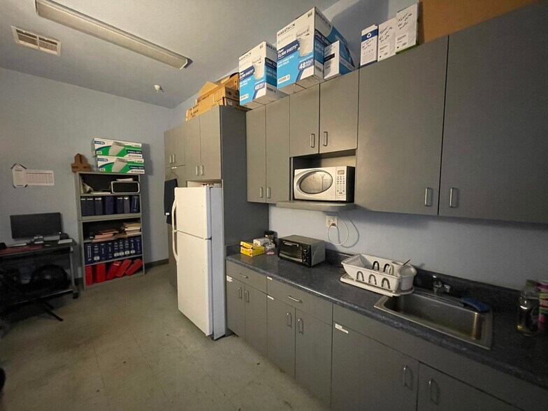 More Photos Of 2800 Auto Plaza Dr, Tracy Auto Repair For Lease