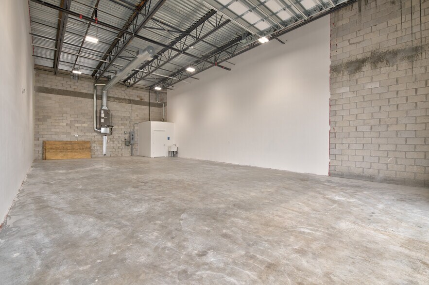 More Photos Of 7040 SE Federal Hwy, Hobe Sound Warehouse For Sale