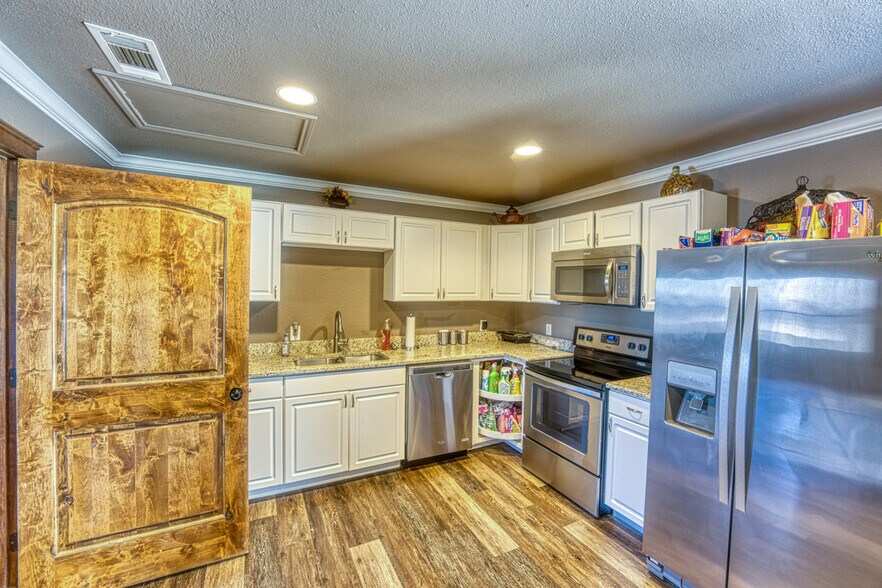 More Photos Of 320 Southland Dr, Burnet Office For Sale