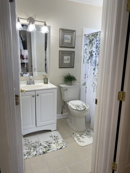 More Photos Of 142 W Columbia Rd, Thousand Oaks Healthcare For Sale