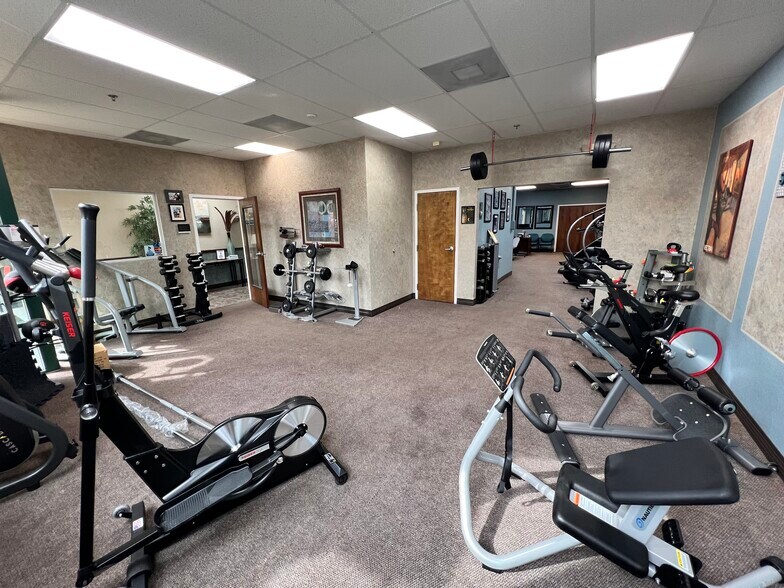 More Photos Of 6881 Kingspointe Pky, Orlando Flex For Lease