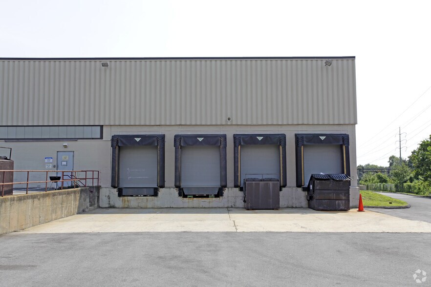 More Photos Of 88-112 Hamilton Ave, Stamford Warehouse For Lease