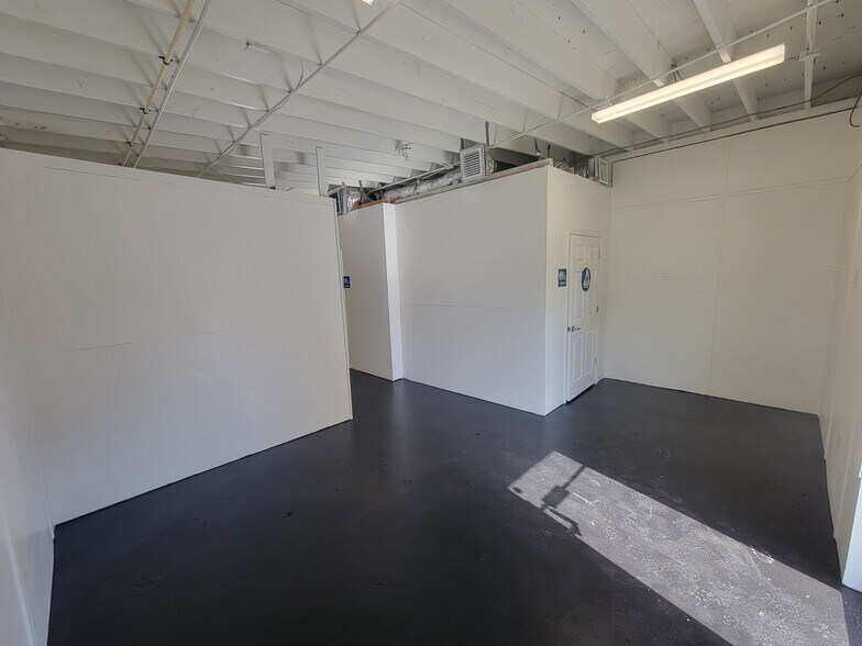 More Photos Of 2893 Edison Ave, Jacksonville Storefront Retail Office For Lease