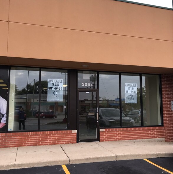 More Photos Of 305 W Indian Trl, Aurora General Retail For Lease