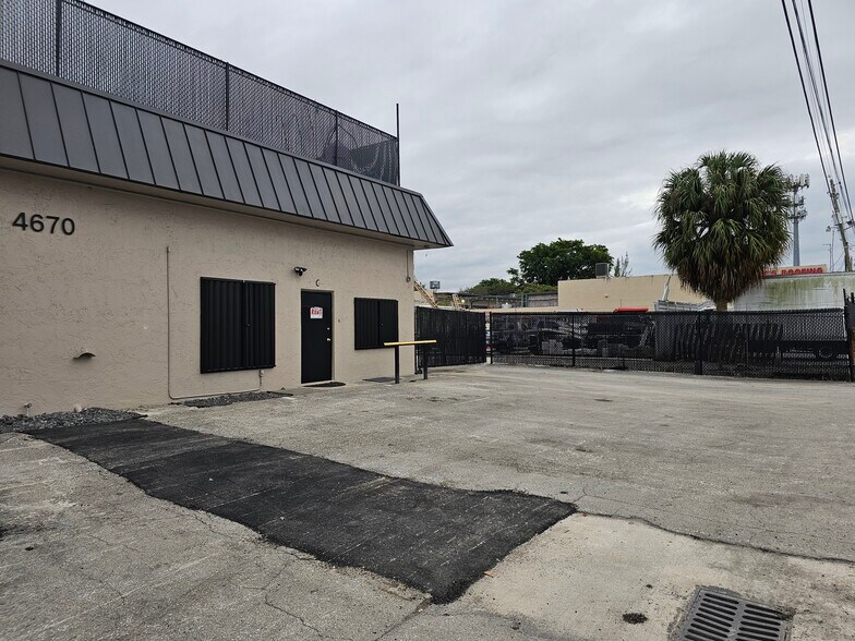 More Photos Of 4670 SW 83rd Ter, Davie Manufacturing For Lease