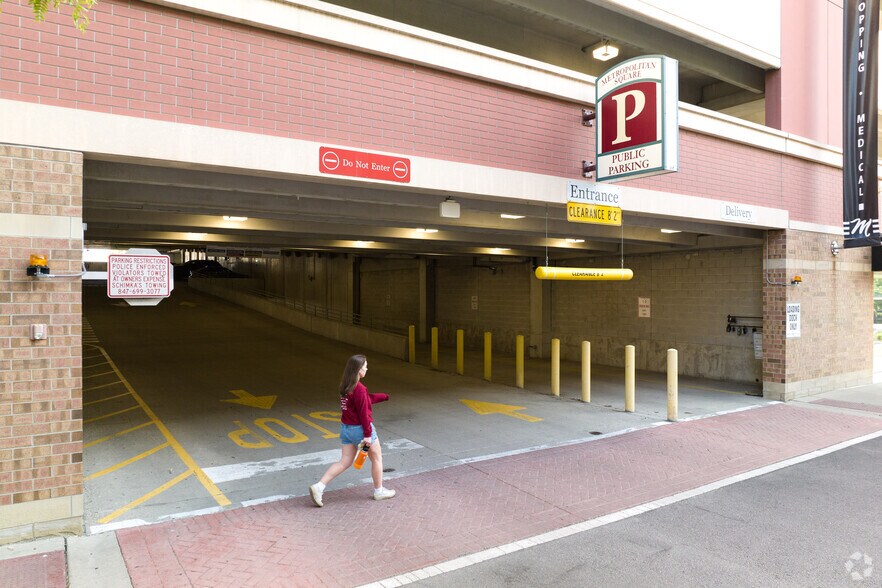 More Photos Of 1518 Market St, Des Plaines Unknown For Lease