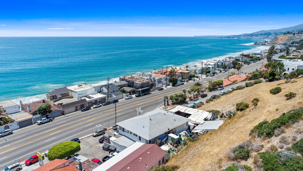 More Photos Of 21249 Pacific Coast Hwy, Malibu Storefront Retail Residential For Sale