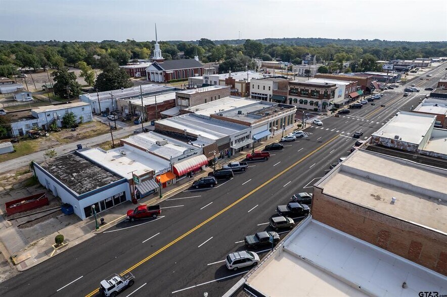 More Photos Of 114 W Broad St, Mineola Storefront For Sale
