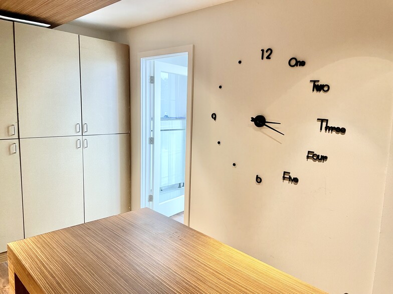 More Photos Of 3335 W Lamar St, Houston Office Residential For Lease