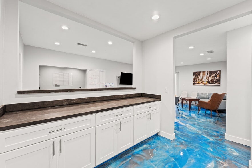 More Photos Of 2820 Spring Glen Rd, Jacksonville Office For Sale