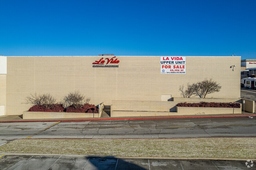 More Photos Of 3602 W Airport Fwy, Irving Department Store For Sale