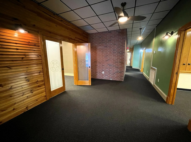 More Photos Of 227 S College Ave, Tyler Office For Lease