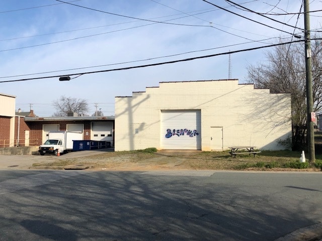 More Photos Of 1724 Holbrook St, Greensboro Warehouse For Lease