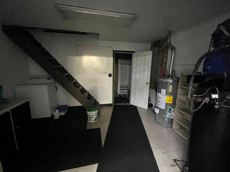 More Photos Of 604 Wallace Run Rd, Beaver Falls Convenience Store For Sale