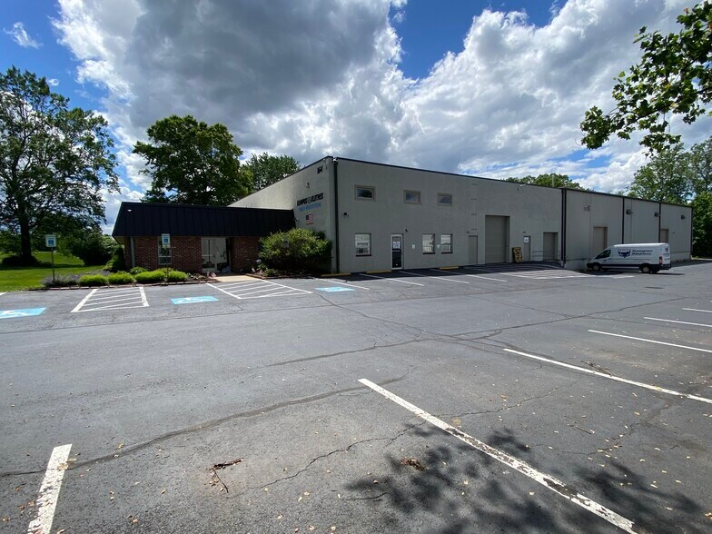 More Photos Of 164 Railroad Dr, Warminster Warehouse For Lease