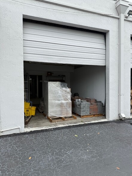 More Photos Of 2862-2898 NW 79th Ave, Miami Showroom For Lease