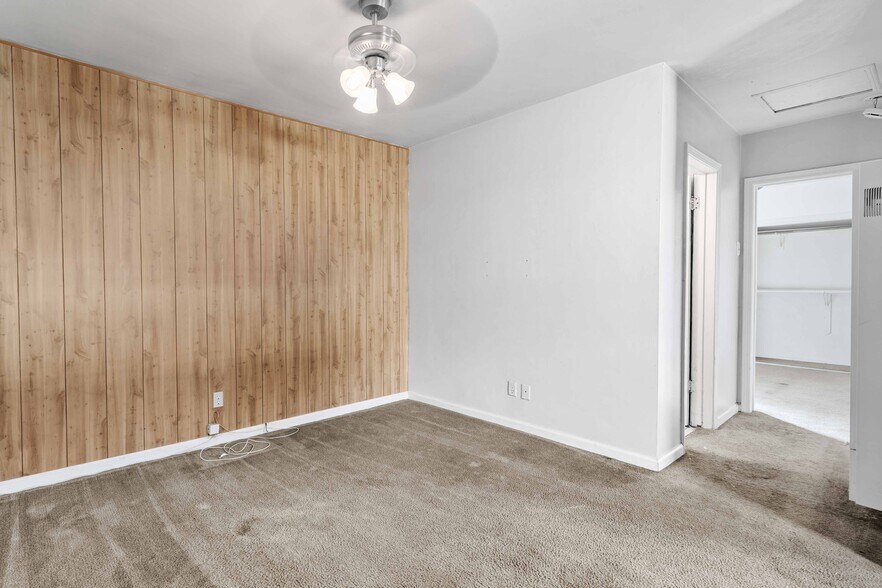 More Photos Of 2114 W Magnolia Blvd, Burbank Storefront For Sale