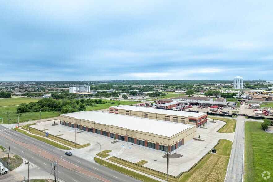 More Photos Of 520 S Great Southwest Pky, Grand Prairie Industrial For Lease