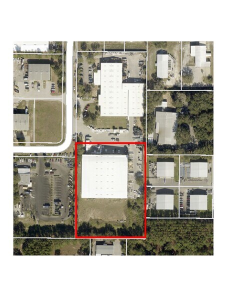 More Photos Of 263-271 Southridge Industrial Dr, Tavares Warehouse For Lease