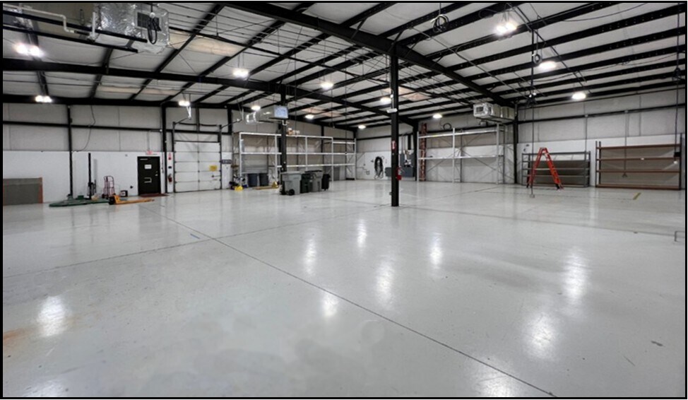 More Photos Of 505 W 9th St, Newport Manufacturing For Lease