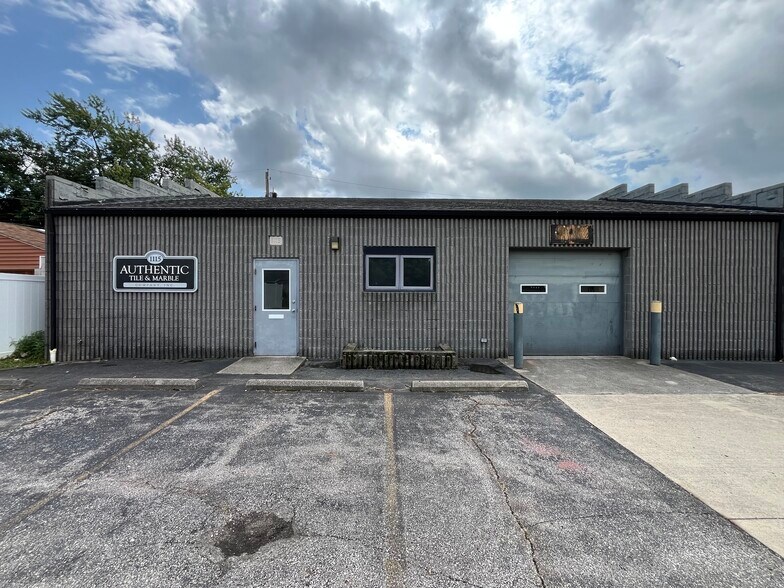 More Photos Of 1115 Lawrence Dr, Columbus Warehouse For Lease