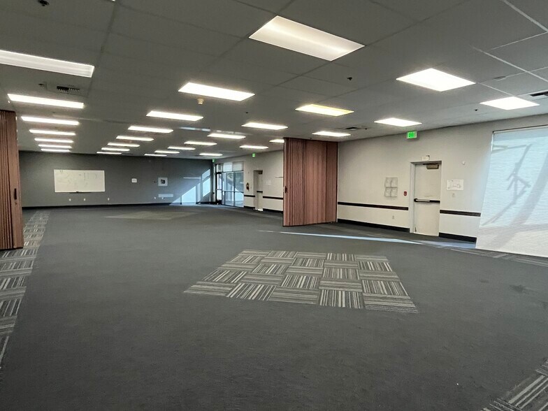 More Photos Of 1616-1632 Da Vinci Ct, Davis Flex For Lease