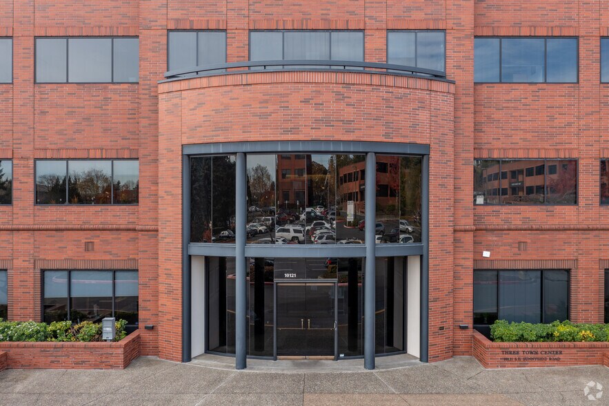 More Photos Of 10121 SE Sunnyside Rd, Clackamas Office For Lease